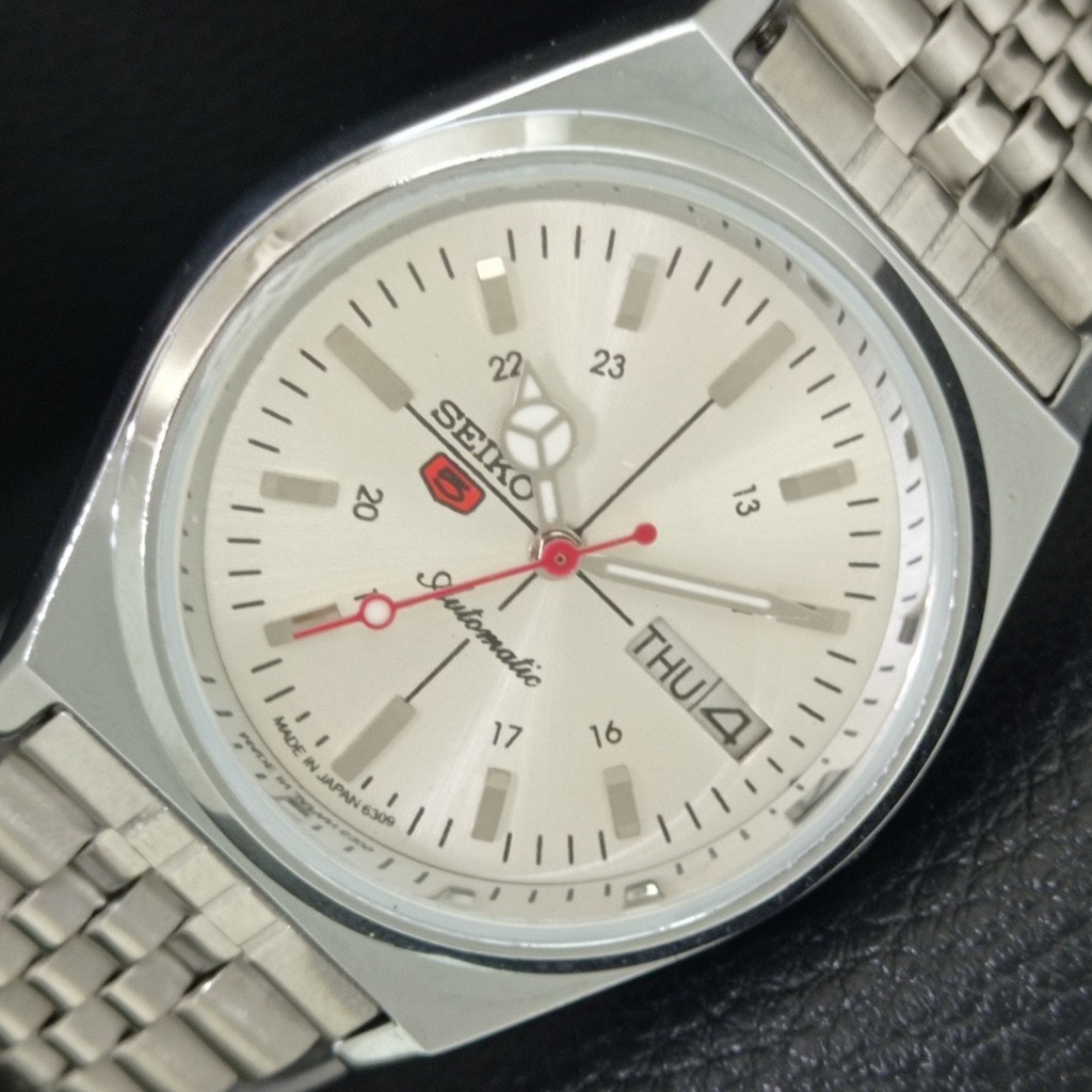 Vintage 1972 Seiko Automatic Mens Silver Watch WDaydate  Red Accents